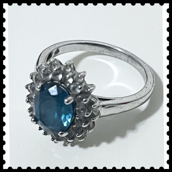 Ring with blue stone - Picture 1 of 3